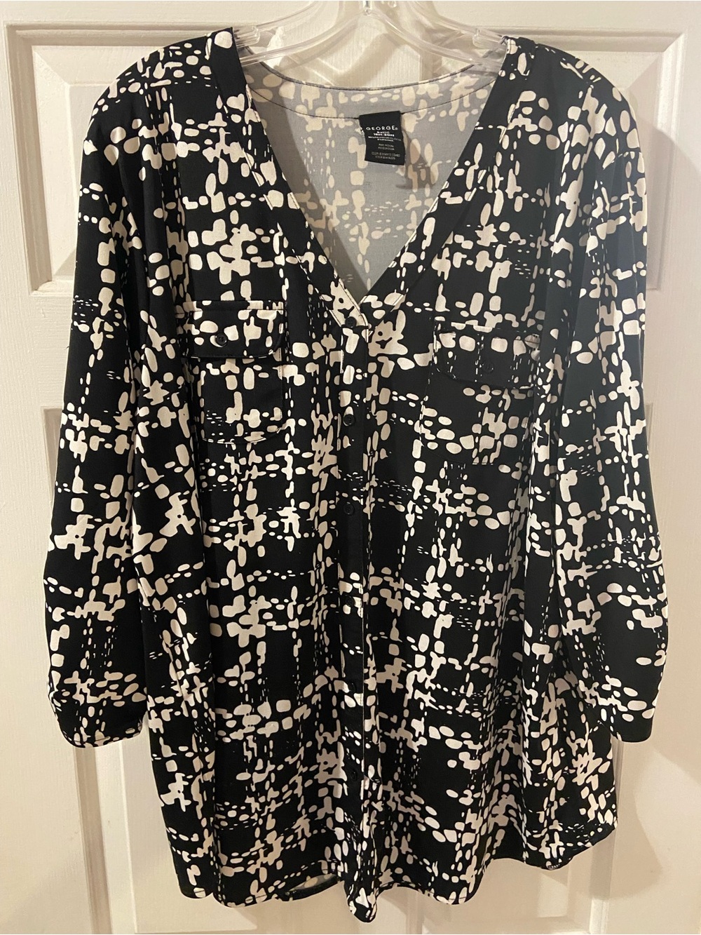 2X 18/20 Shirt Chic Black and White V-Neck